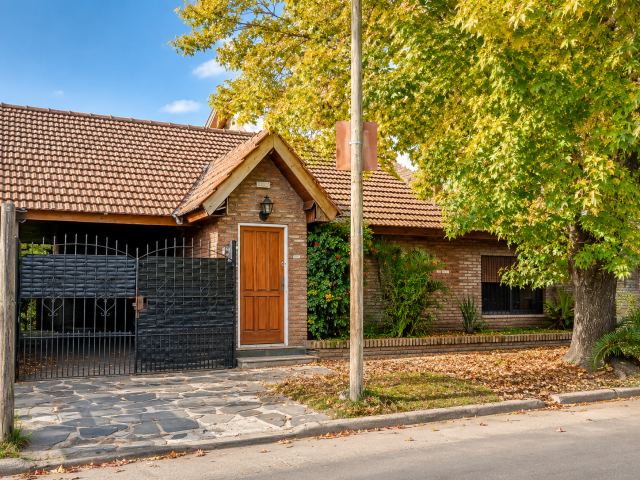 Ventura Bustos 2683, Castelar - u$s 145.000.-