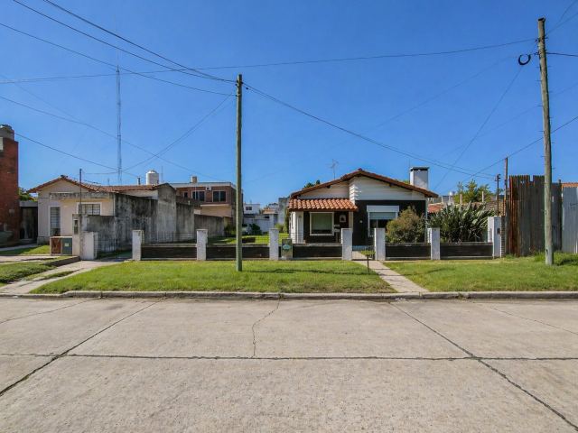 Monteverde 1059, Castelar - u$s 180.000.-